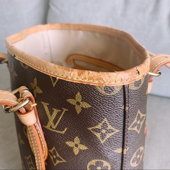 OFFERS? Louis Vuitton Vintage Bucket Bag - Picture 7 of 14
